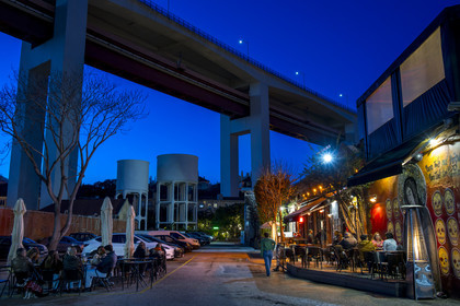 Portugal, Lisbonne, quartier Alcantara, LX Factory, restaurants et boutiques branchées installées dans une ancienne zone industrielle sous le Ponte 25 de Abril