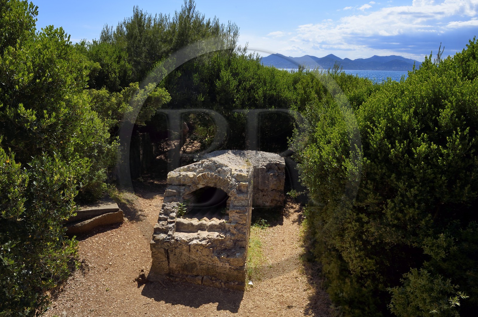 France, Alpes-Maritimes (06), Cannes, Iles de Lérins, Ile Sainte-Marguerite, le four à boulets de la pointe du Dragon