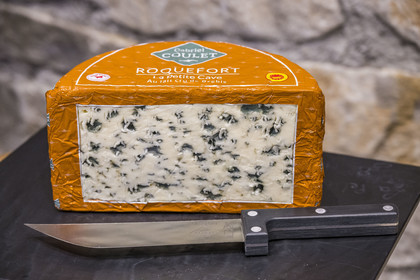 France, Aveyron (12), parc naturel régional des Grands-Causses, Roquefort-sur-Soulzon, le fromage de Roquefort de la marque Gabriel Coulet