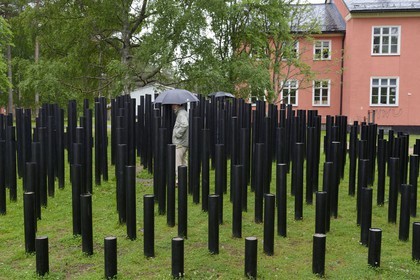 Suède, Comté de Vasterbotten, Umea, parc de sculpture d'Umedalen, Forest Hill (1997) de Buky Schwartz