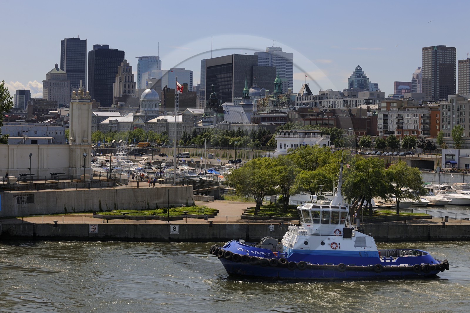 Canada, province de Québec, Montréal, quartier du Vieux-Montréal, la ville depuis le Vieux-Port