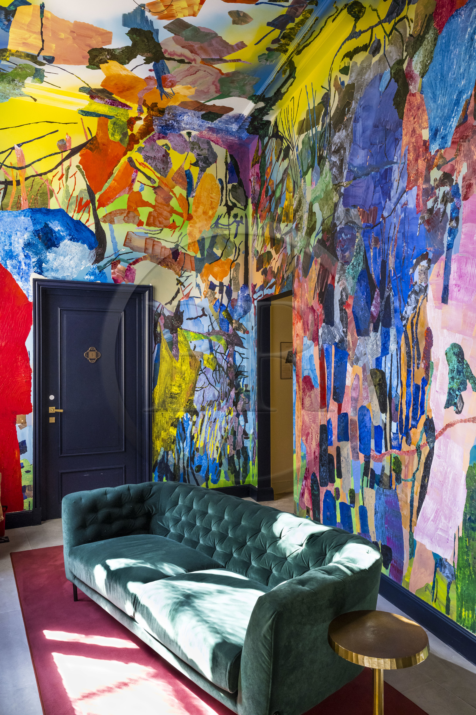 France, Hérault (34), Montpellier, centre historique appelé l’Ecusson, Hotel Richer de Belleval, Le Chant de la Sybille (2021) fresque à l'acrylique de l'artiste Olympe Racana-Weiler pour la Fondation d’entreprise GGL