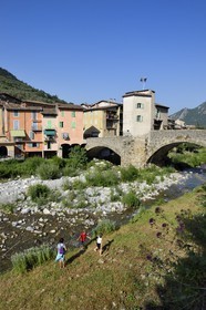 France, Alpes-Maritimes (06), vallée de la Bévéra, Sospel, le Pont Vieux sur la rivière Béréva