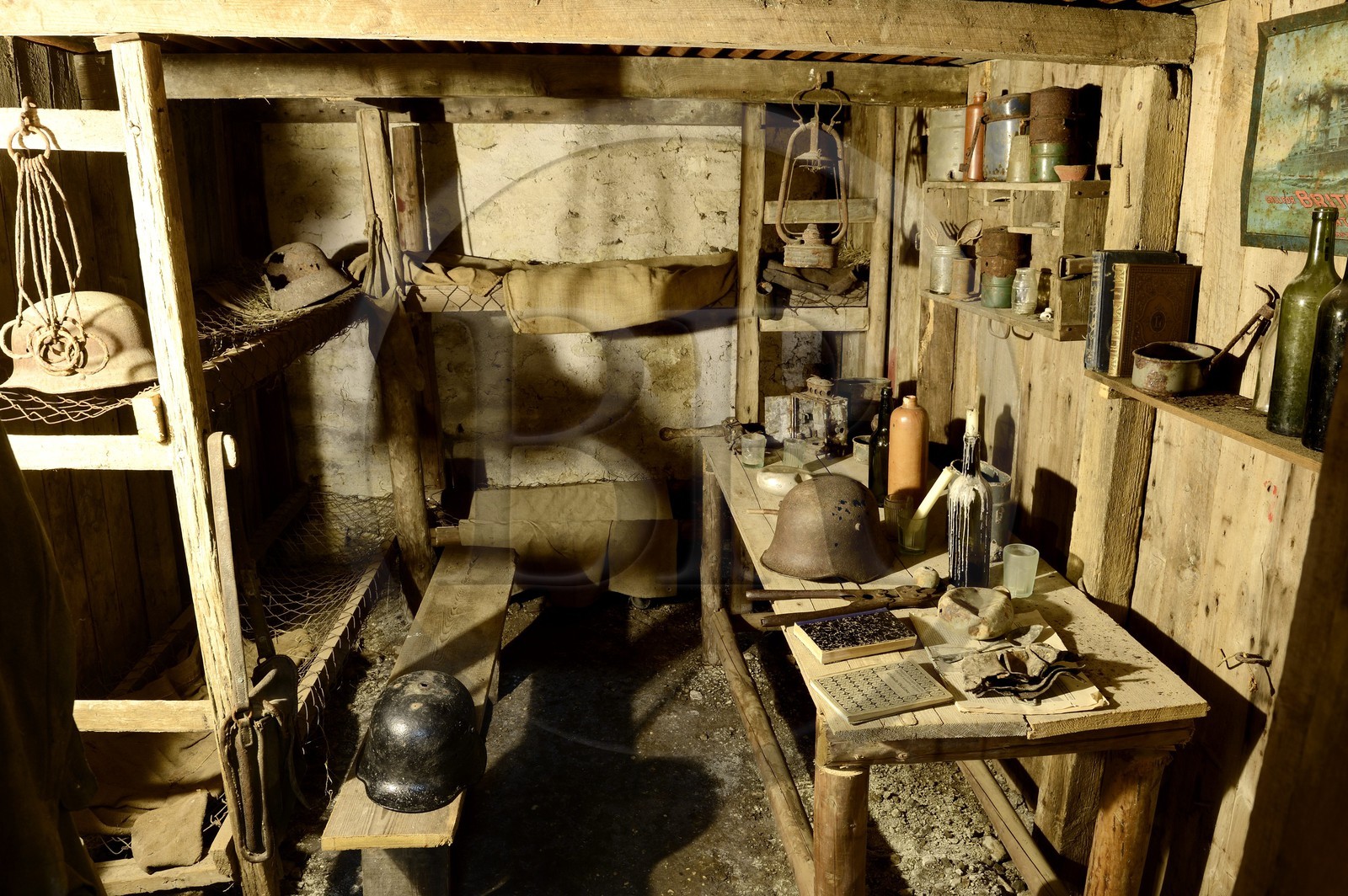 France, Meuse (55), Romagne-sous-Montfaucon, le musée informel appelé Romagne ‘14-’18 sur la vie quotidienne du soldat de la Grande Guerre créé par Jean-Paul de Vries, reconstitution d'un abri de tranchée