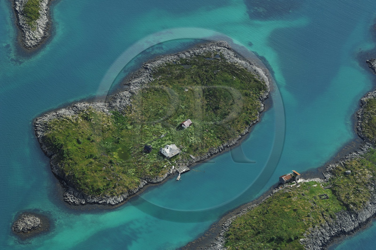 Norvège, Nordland, Iles Lofoten, ilot aux alentours de l’Ile de Skrova (vue aérienne)