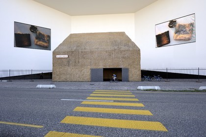 Suisse, Bâle, espace d'Art Schaulager des architectes Herzog et de Meuron, la façade extérieure