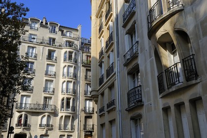 France, Paris (75), immeuble de l'ensemble dit de la rue Moderne autour de la rue Agar de style Art Nouveau par Hector Guimard