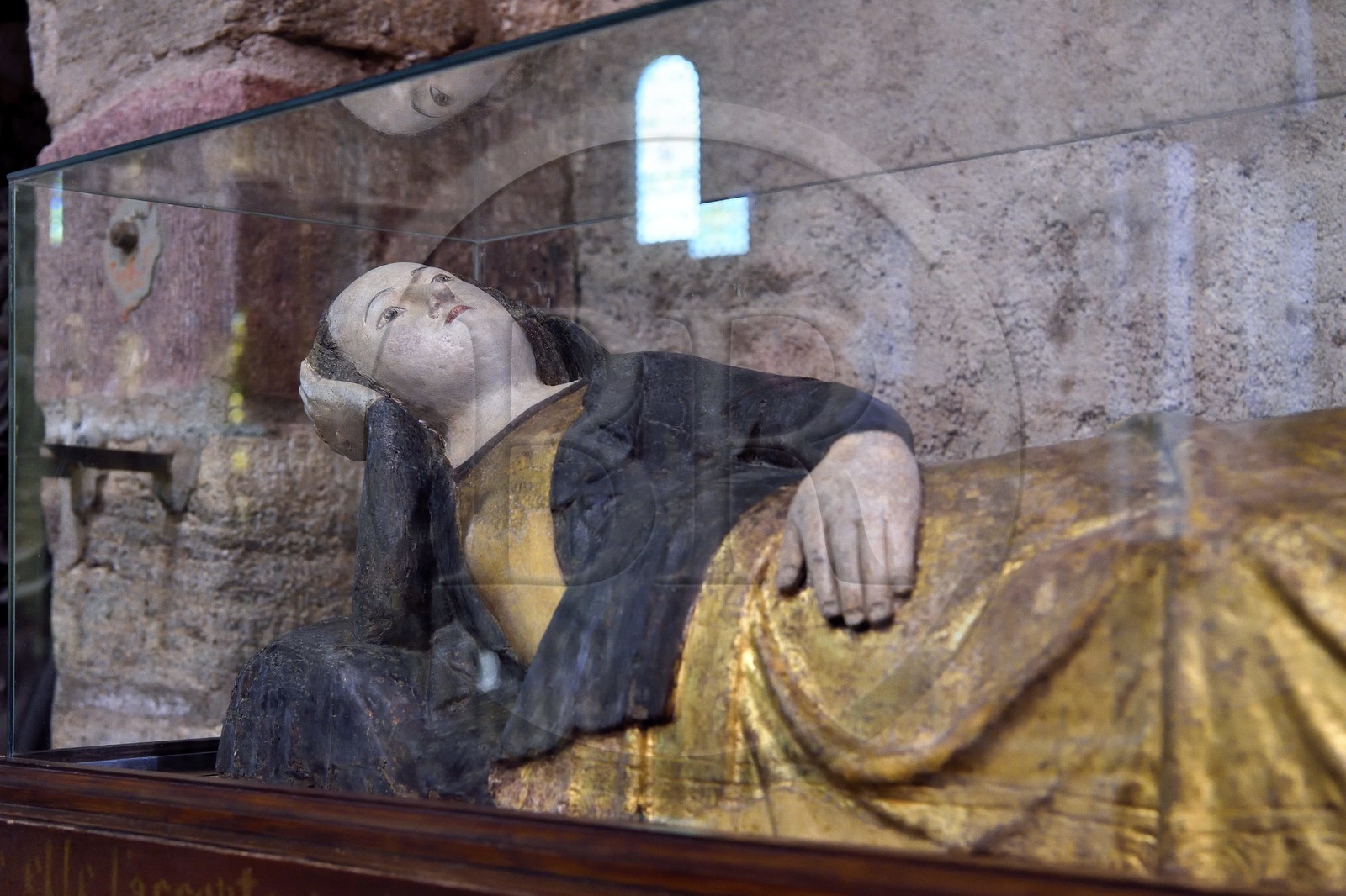 France, Haute-Loire (43), Brioude, la Basilique Saint-Julien de Brioude de style roman auvergnat, statue en bois polychrome de la Vierge parturiente (qui va accoucher) du XIVe siècle
