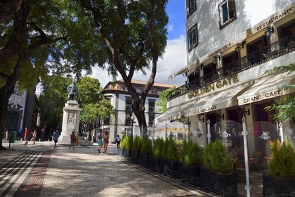 Portugal, Ile de Madère, Funchal, statue du Capitaine de caravelles Zarco qui découvrit l'Ile