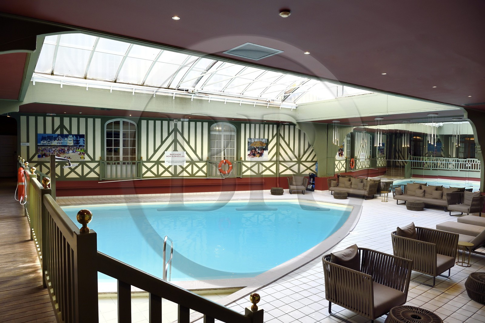 France, Calvados (14), Pays d'Auge, Deauville, l'Hotel Normandy Barriere, la piscine couverte