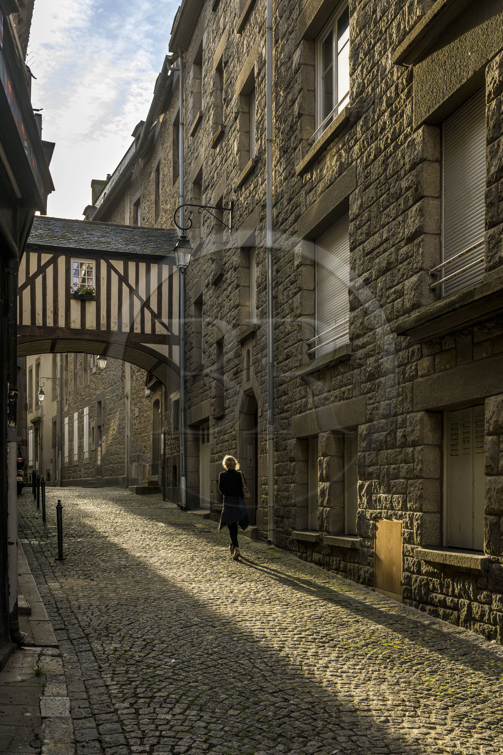 France, Ille-et-Vilaine (35), Côte d'Emeraude, Saint-Malo intra-muros, rue des Vieux Remparts au petit matin