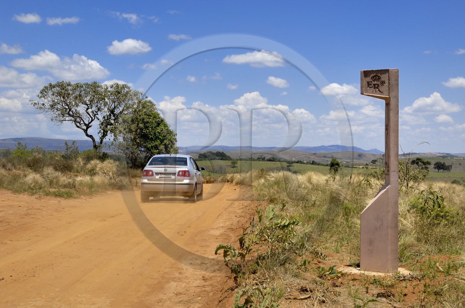 Brésil, Etat du Minas Gerais, région de Carrancas au sud de Sao Joao del Rei, borne de la Route de l'or (Estrada Real)