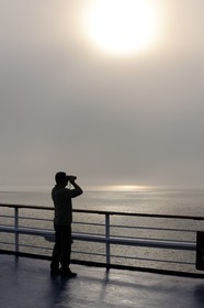 Canada, province de Québec, Gaspésie, le bateau de croisière Princess Danaé au large de Gaspé, observation sur le pont supérieur