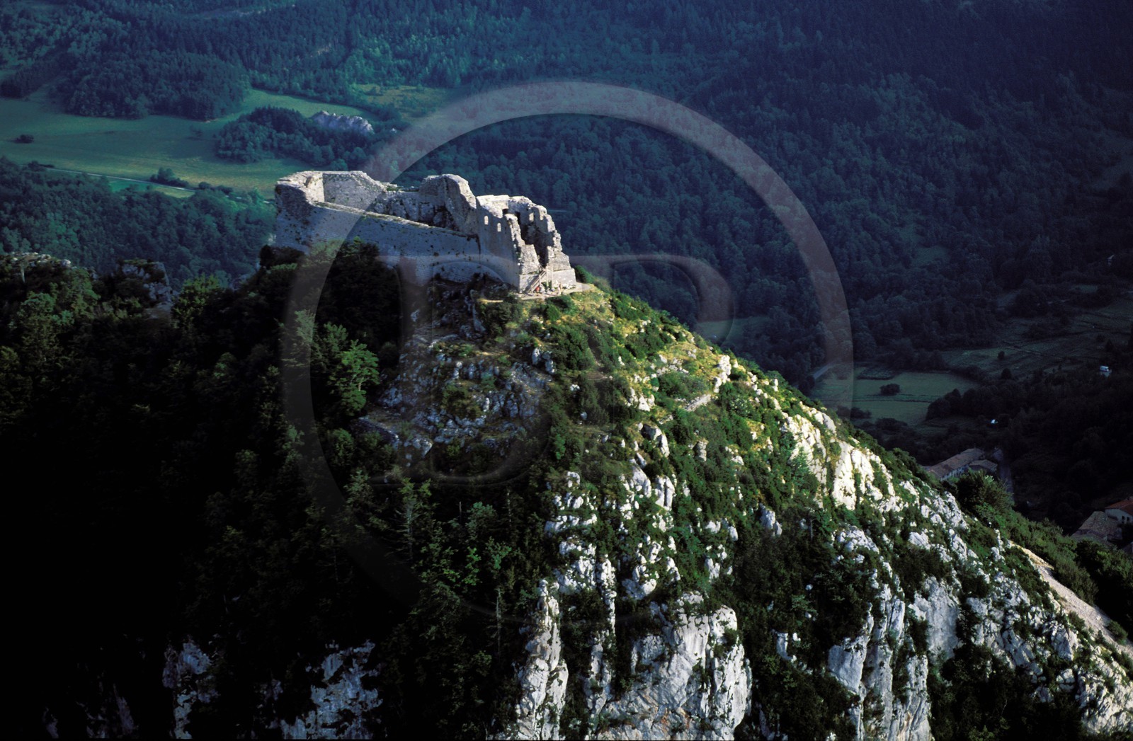 France, Ariège (09), Pays d' Olmes, château cathare de Montségur perché sur un pog (vue aérienne)