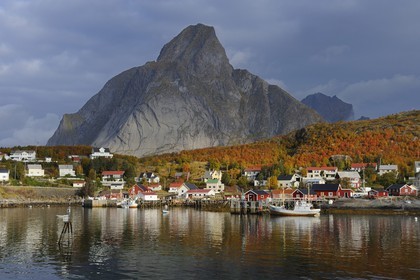 Norvège, Nordland, Iles Lofoten, ile de Moskenesoy, le village de pêcheurs de Reine