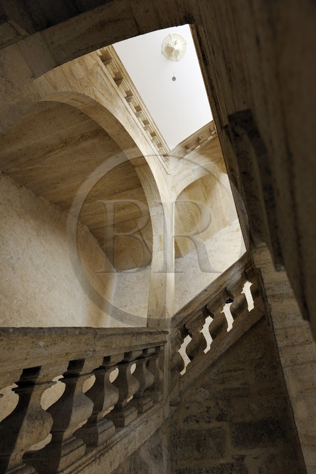 France, Hérault (34), Pézenas, escalier de l' Hôtel de Landes de Saint-Palais 16-17éme siècle cours Jean Jaures