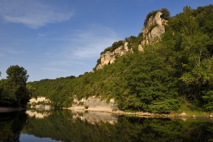 France, Dordogne (24), Périgord Noir, vallée de la Dordogne, la rivière Dordogne en amont de La Roque-Gageac, labellisé Les Plus Beaux Villages de France