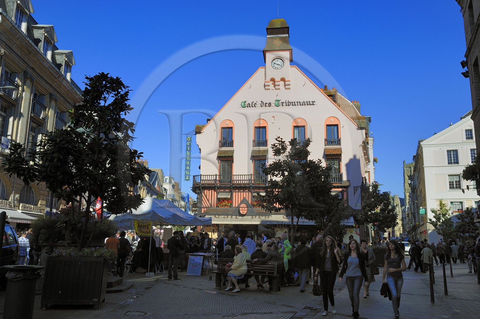 France, Seine-Maritime (76), Dieppe, le Café des Tribunaux dans la Grande Rue