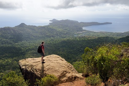 France, Ile de Mayotte, Grande-Terre, Réserve Forestière des Cretes du Sud, randonneur au sommet du Mont Choungui (594 mètres)