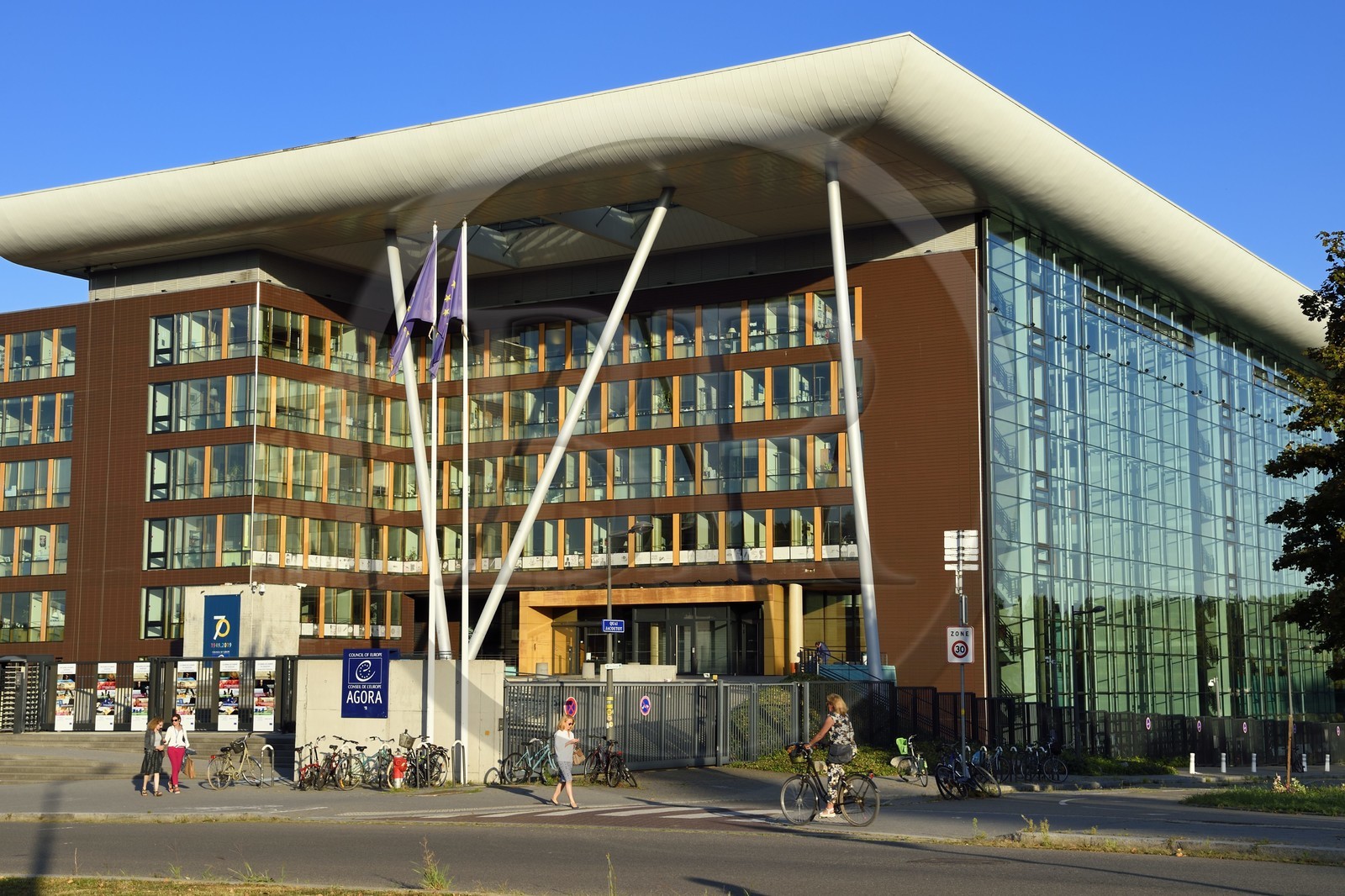 France, Bas-Rhin (67), Strasbourg, quartier européen, Agora, batiment des services généraux du conseil de l'europe par le cabinet d'architectes Art et Build dans l'allée des Droits-de-l'Homme
