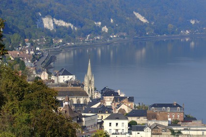 France, Seine-Maritime (76), le village de La Bouille en bordure de Seine
