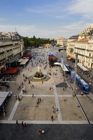 France, Hérault (34), Montpellier, centre historique, l'Ecusson, tramway place de la Comédie
