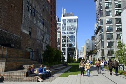 Etats-Unis, New York, Manhattan, Meatpacking district (Gansevoort Market), le High Line Park est une ancienne voie-ferrée aérienne partiellement réhabilitée en parc urbain suspendu