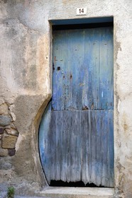 France, Var (83), Presqu'Ile de Saint-Tropez, Ramatuelle, porte aménagée pour le passage des tonneaux