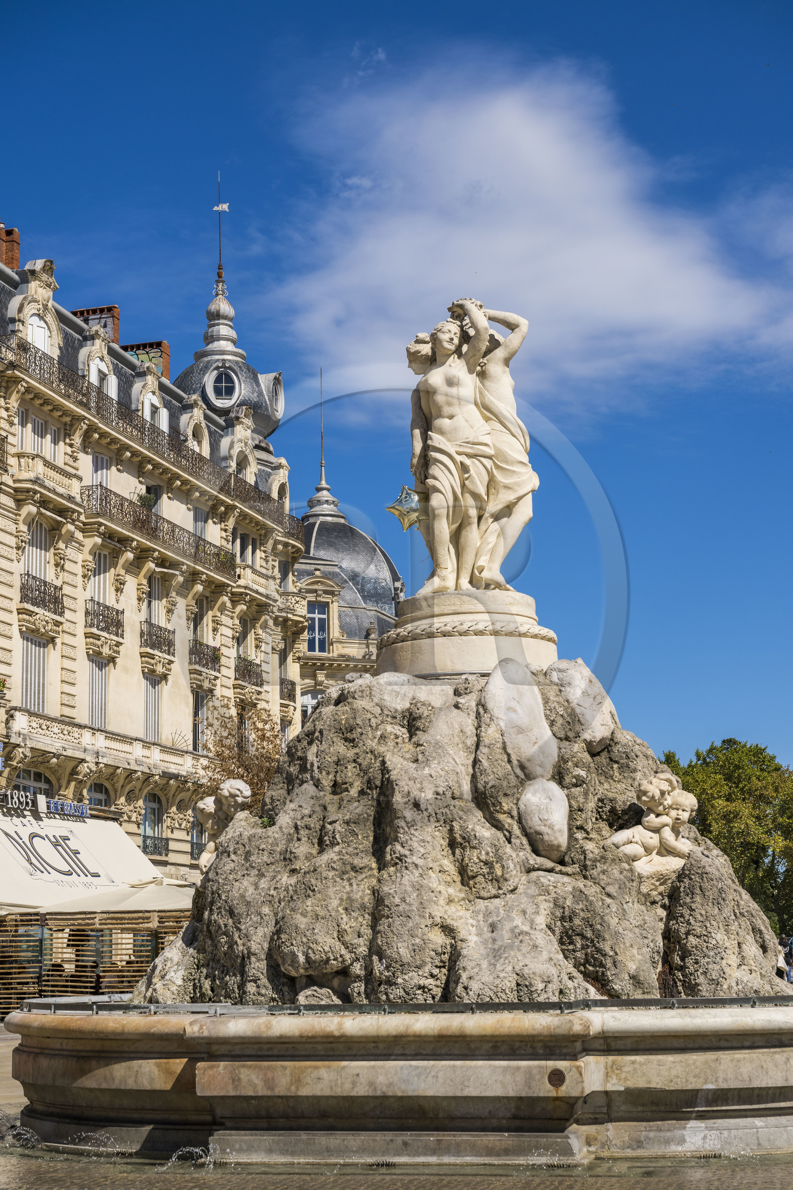 France, Hérault (34), Montpellier, centre historique, place de la Comédie, la fontaine des Trois Grâces