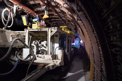 France, Moselle (57), Petite-Rosselle, le musée du carreau Wendel, reconstitution du fond de la mine, galerie de creusement au rocher, pantofore monobras utilisé pour le forage des galeries