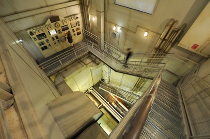 France, Loire-Atlantique (44), port de Saint-Nazaire, Escal'Atlantic dans l'ancienne base sous-marine fait revivre le monde des transatlantiques, reconstitution de l'accès aux salles des machines