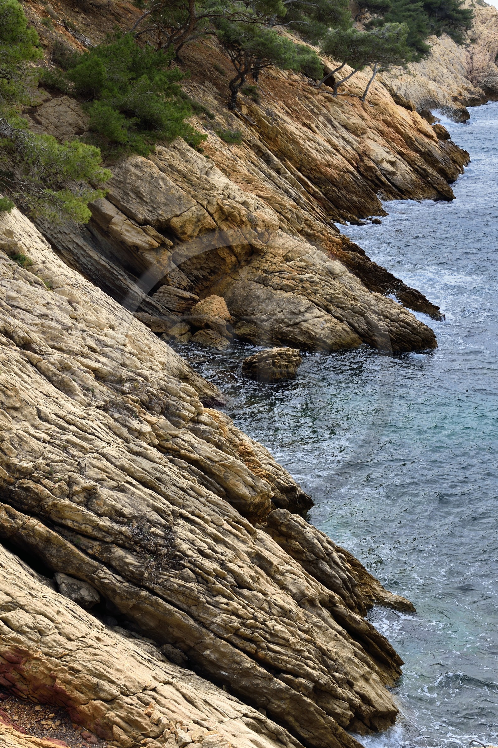 France, Bouches-du-Rhône (13), Ensuès-la-Redonne vers Marseille, la Cote Bleue, randonnée de Niolon au Cap Méjean le long du Sentier des Douaniers, les rochers à Méjean