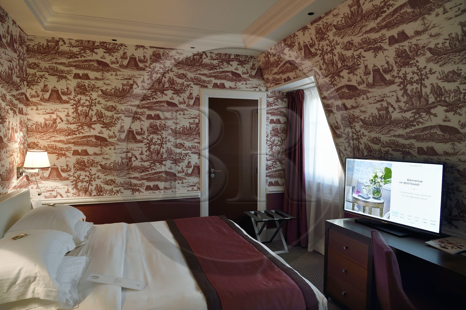 France, Calvados (14), Pays d'Auge, Deauville, l'Hotel Normandy Barriere, une chambre supérieure décorée de toile de Jouy