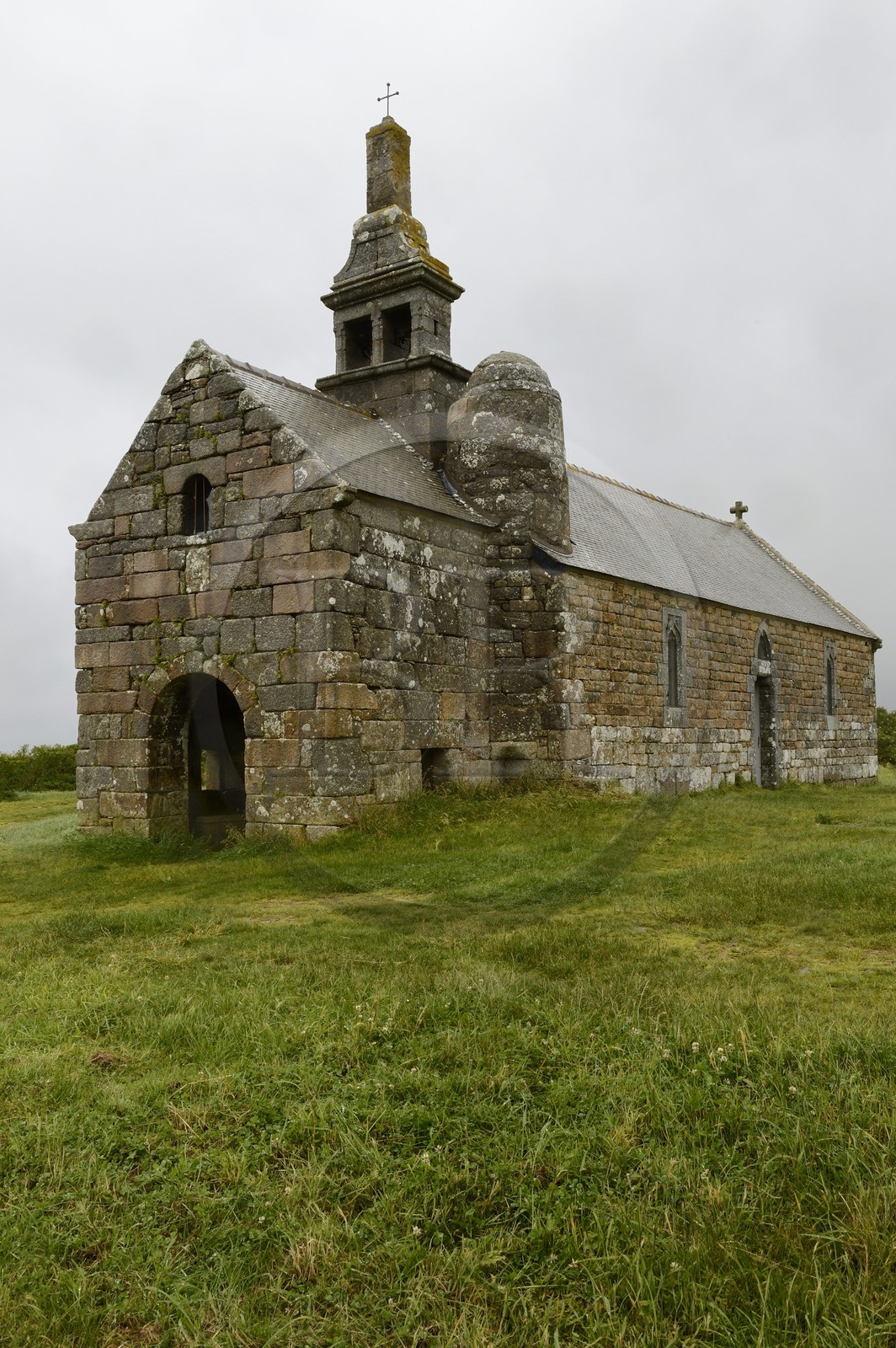 France, Côtes-d'Armor (22), chapelle Saint-Hervé au sommet du Menez Bré