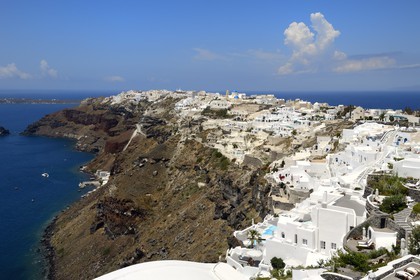 Grèce, Les Cyclades, mer Égée, île de Santorin (Thira ou Théra), le village de Oia qui surplombe la Caldera