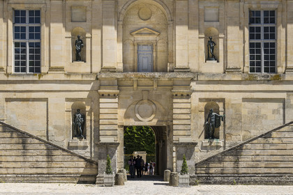 France, Seine-et-Marne (77), Fontainebleau, chateau de Fontainebleau, classé Patrimoine Mondial par l'UNESCO, l'aile de la Belle Cheminée et son escalier monumental