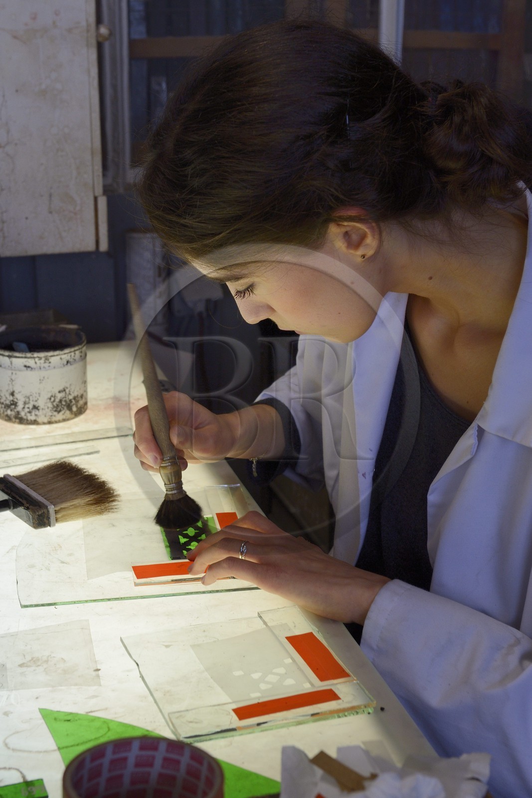 France, Marne (51), Reims, atelier Simon-Marq, maitres-verriers à Reims depuis 1640, reproduction d'une pièce ancienne pour une restauration
