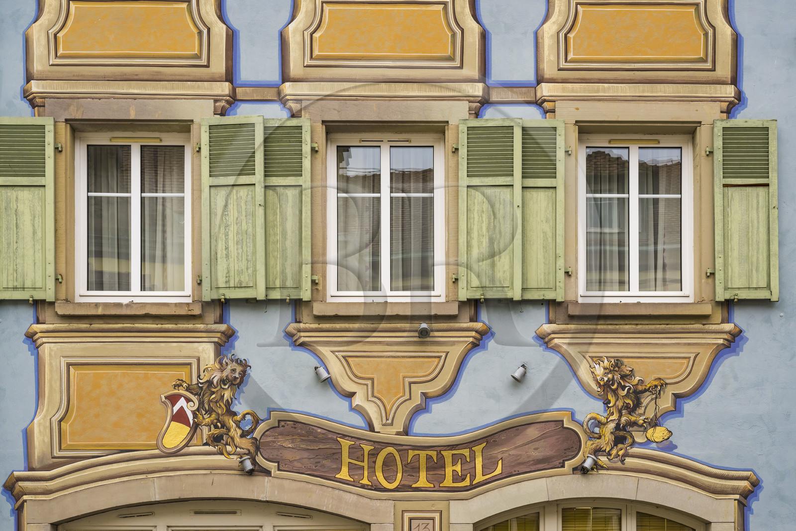 France, Bas-Rhin (67), Parc Naturel régional des Vosges du Nord, La Petite Pierre, façade de l'Hotel restaurant Au Lion d'Or