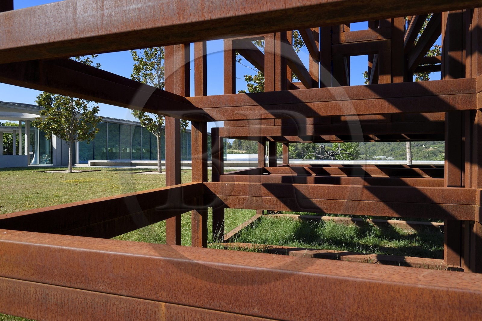 France, Bouches du Rhone,  Le Puy Sainte Reparade, Chateau La Coste vineyard and contemporary art center, Crouching Spider 6695 by Louise Bourgeois (Mention Obligatoire)