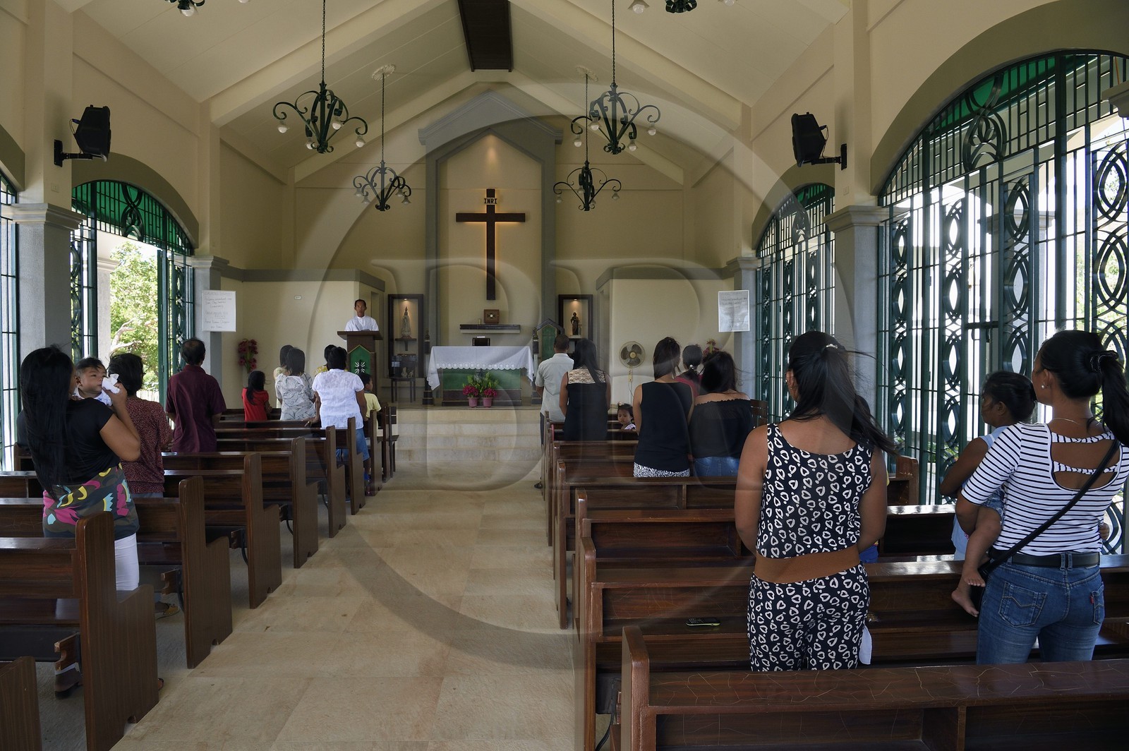 Philippines, Calamian Islands dans le nord de Palawan, Uson Island dans la baie de Coron, village de Barangay Lajala, l'église reconstruite par la Andres P. Tamayo Sr. Foundation après le passage du typhon Yolanda en 2013