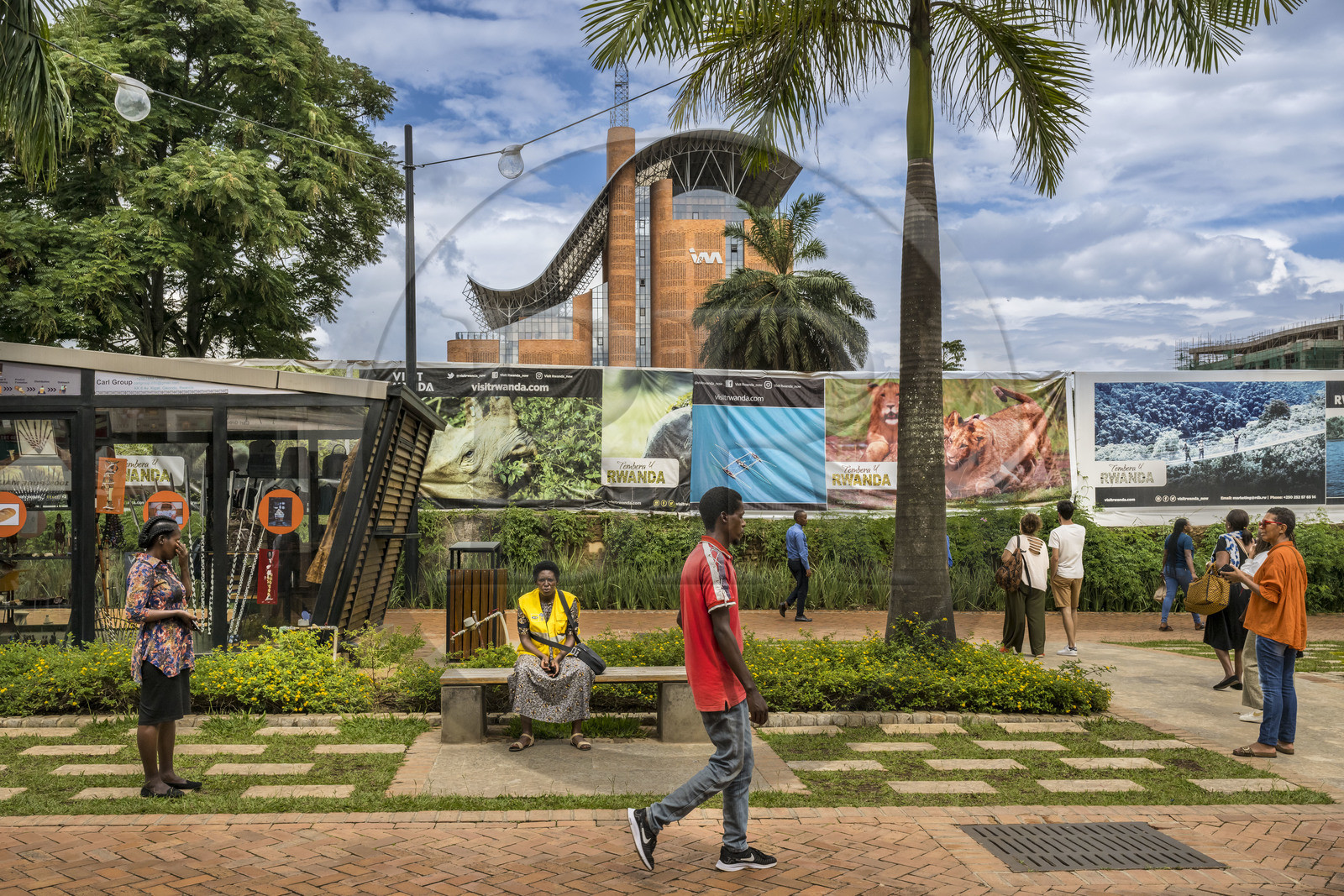 Rwanda, Kigali, centre ville Kigali CBD, Zone piétonne sur KN 4 Ave et la Maison des Nations Unies en arrière-plan