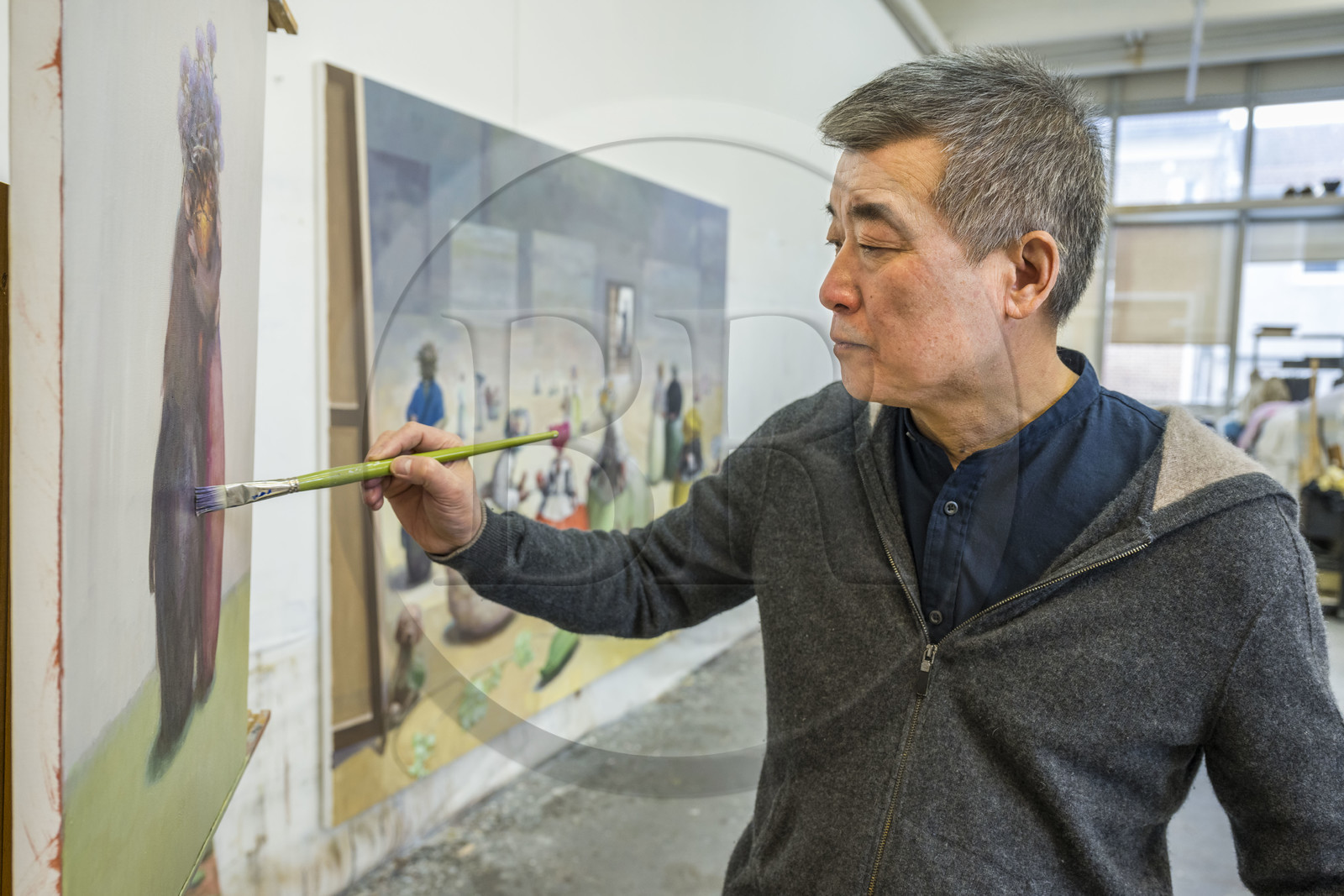 France, l'artiste peintre de Xiao Fan Ru dans son atelier aux Lilas près de Paris