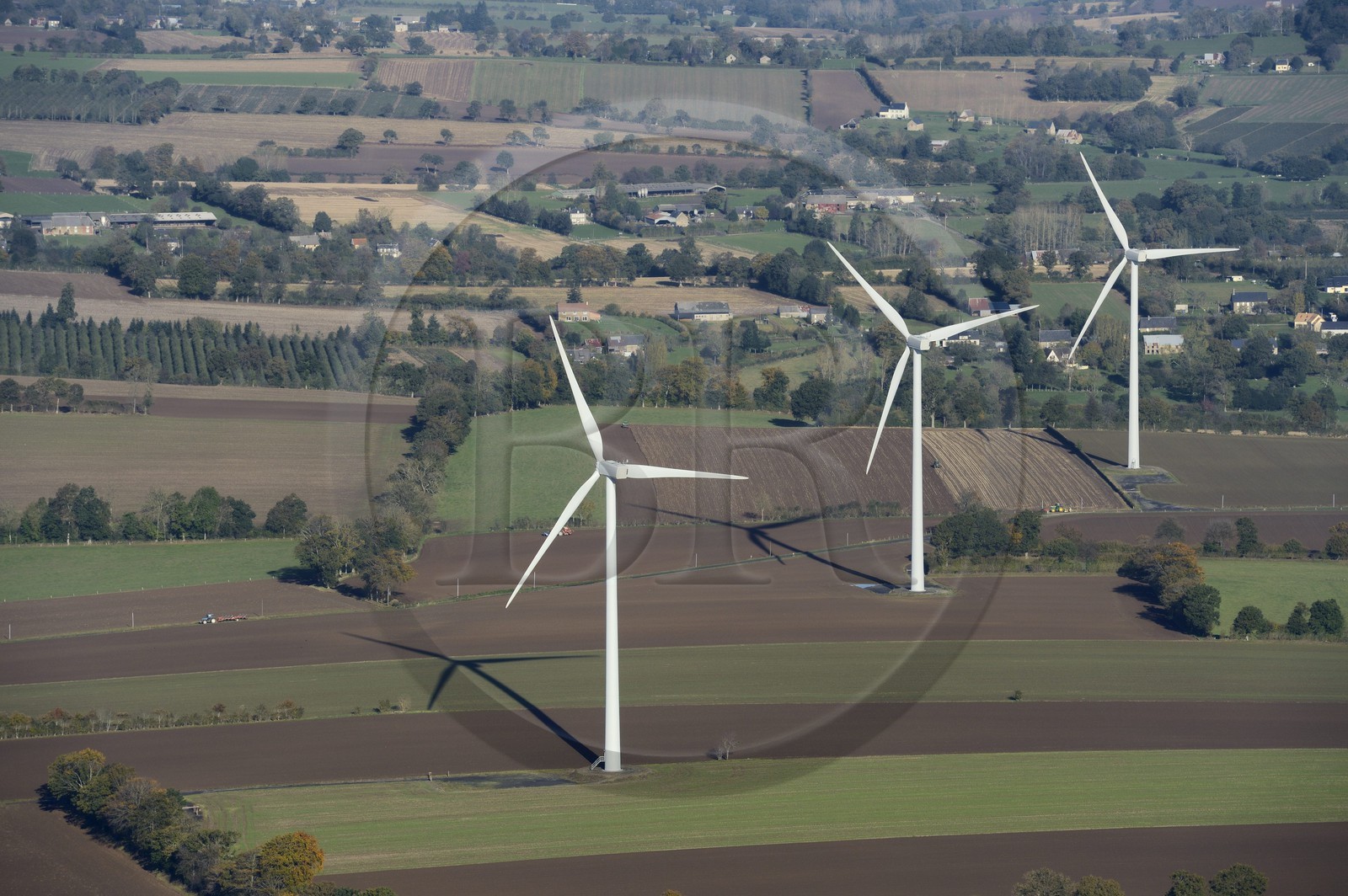 France, Orne (61), éoliennes dans les champs de Moncy (vue aérienne)