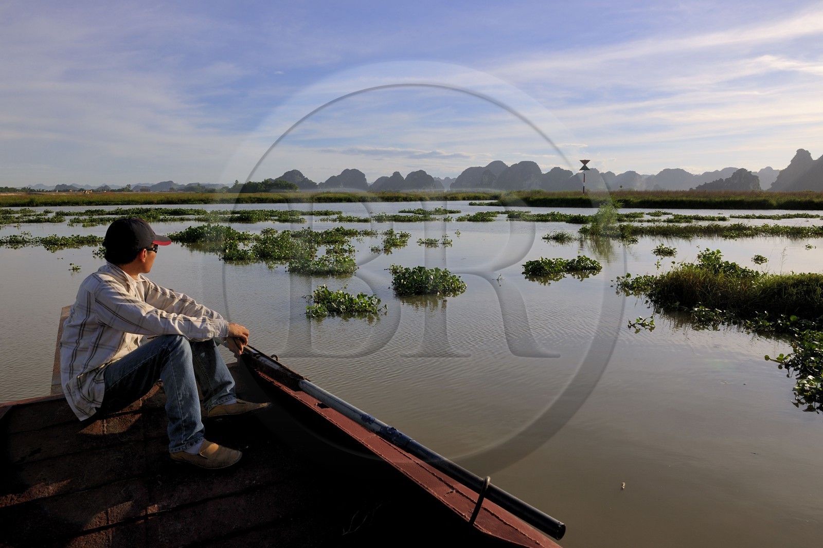 Vietnam, Ninh Binh province, landscapes of karstic mountains at Kenh Ga