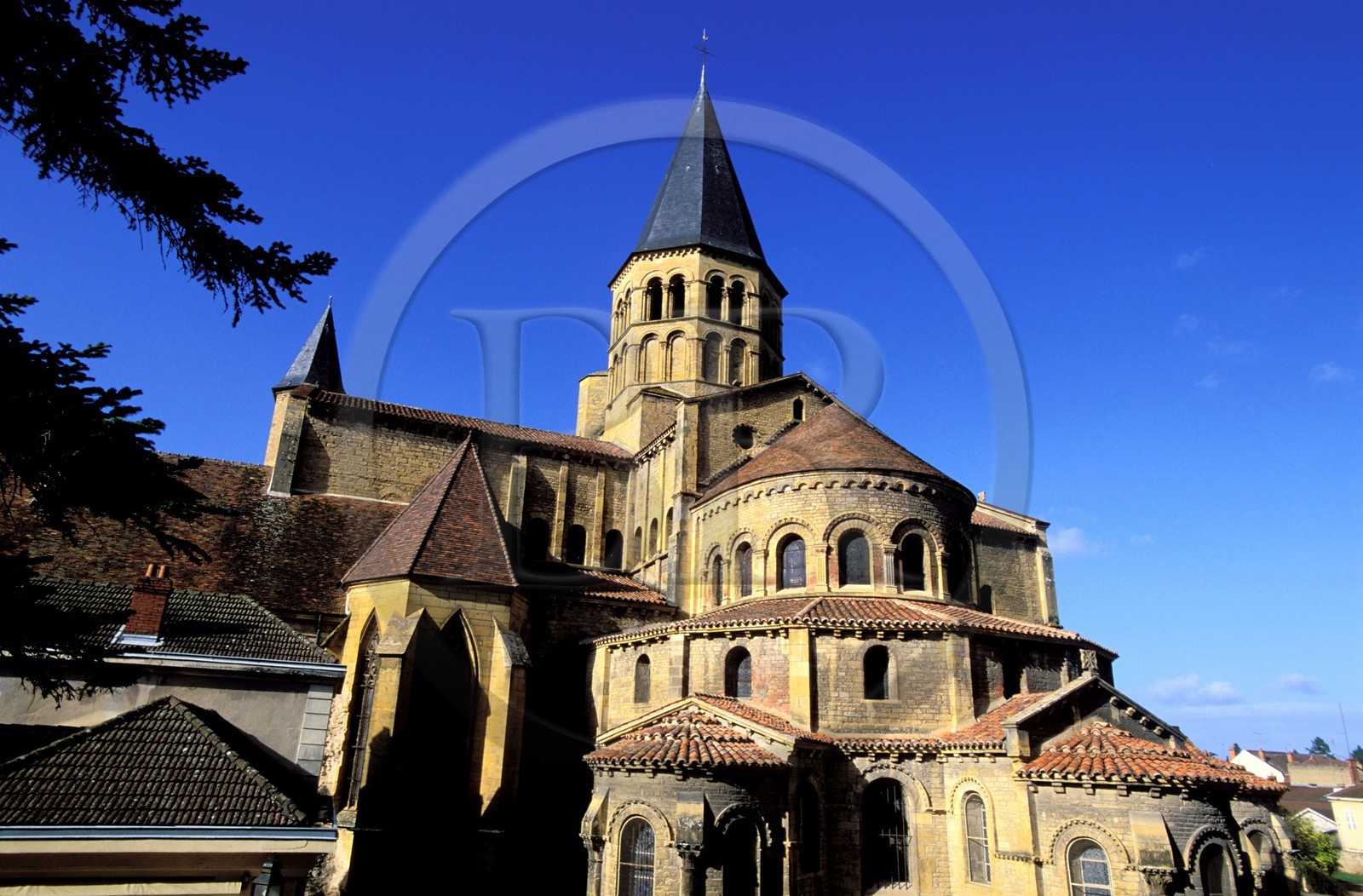 France, Saône-et-Loire (71), Paray-le-Monial, basilique du Sacré-Cúur partie orientale et tour octogonale