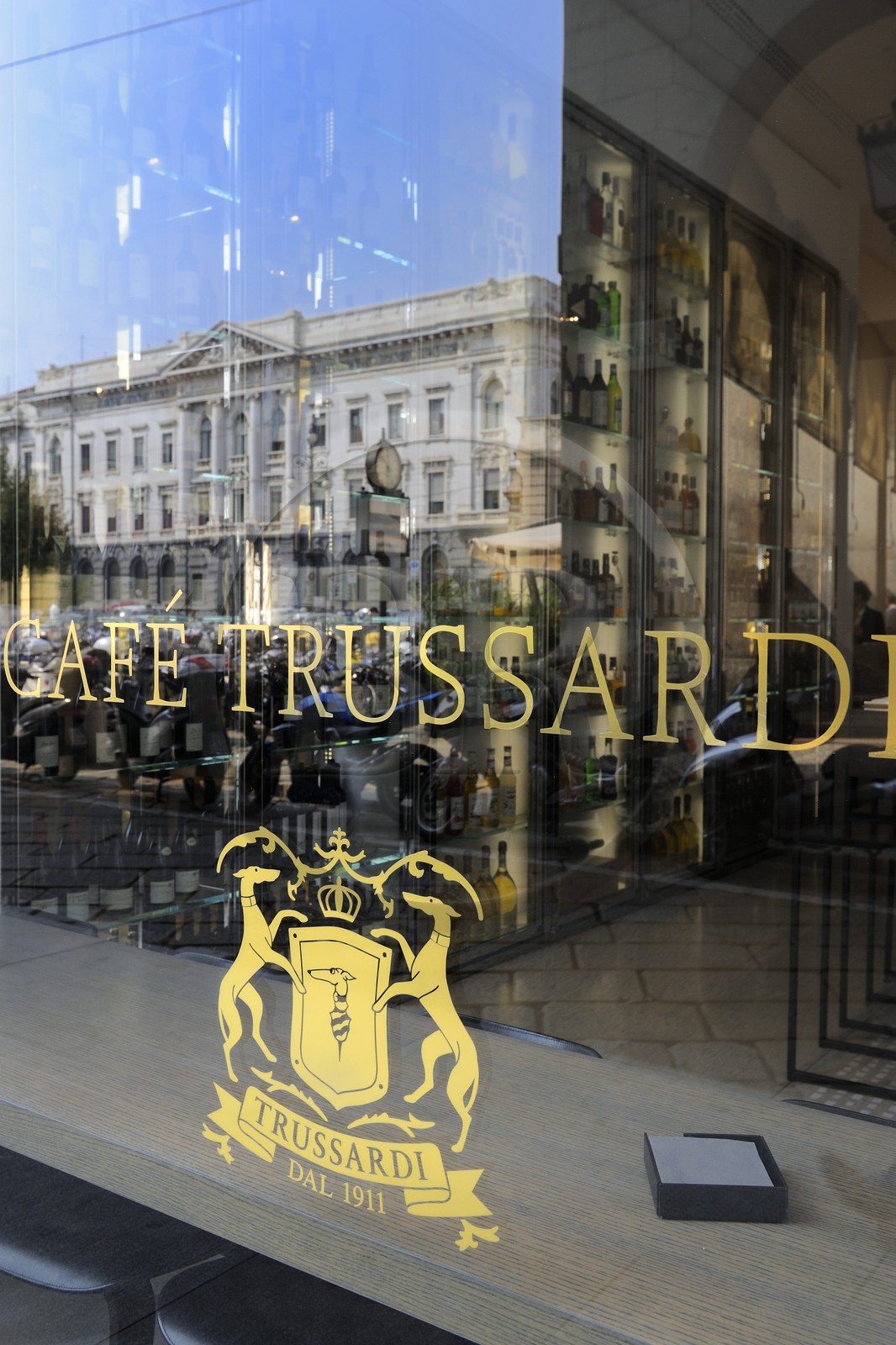 Italie, Lombardie, Milan, Piazza della Scala, Café Trussardi