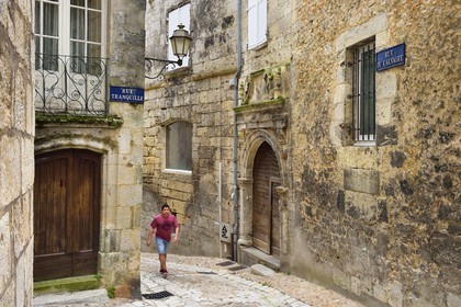 France, Dordogne (24), Périgord Blanc, Périgueux, vieille ville, porche dans la rue du Calvaire
