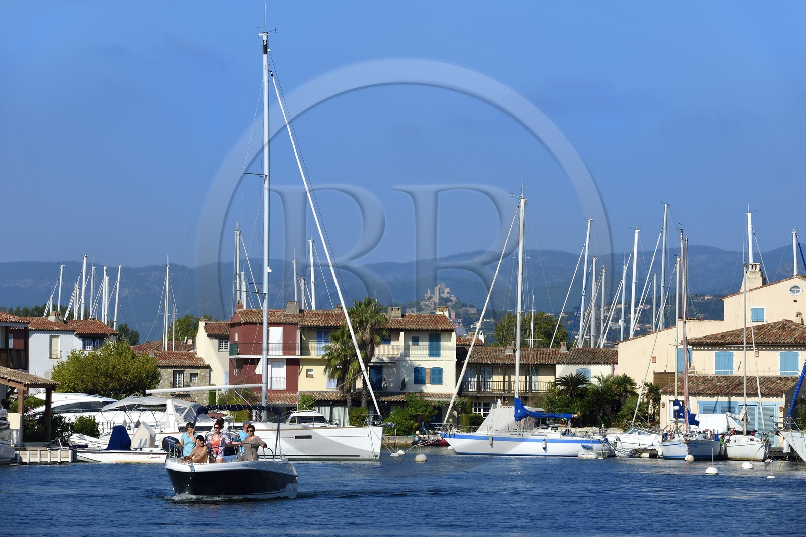 France, Var (83),  golfe de Saint-Tropez, la cité lacustre de Port-Grimaud, maisons avec leur ponton privé