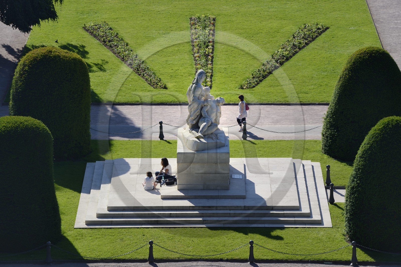 France, Bas-Rhin (67), Strasbourg, la place de la République, le monument aux morts (une mère tient ses deux fils mourants, l’un regarde la France, l’autre l’Allemagne)