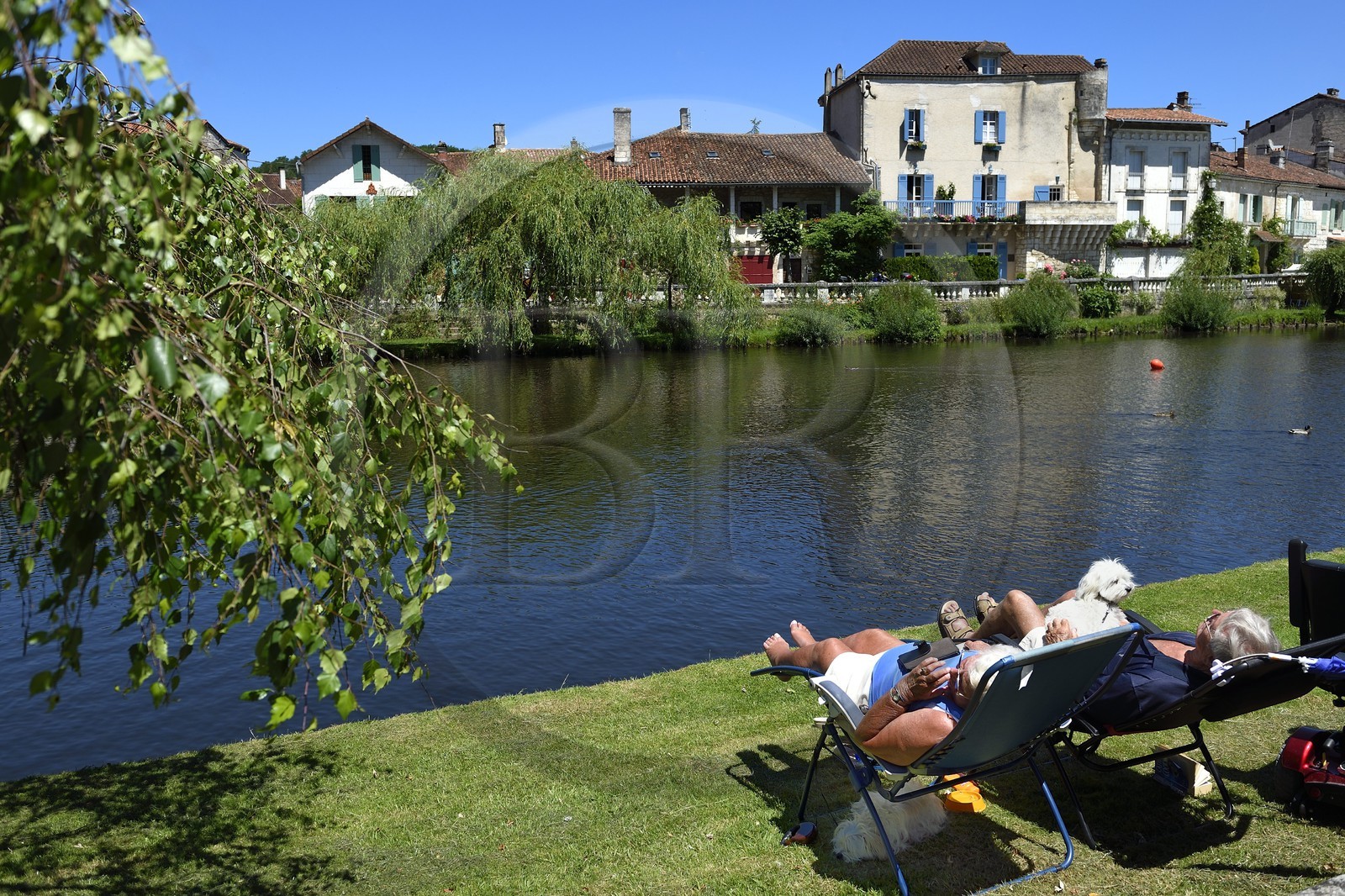 France, Dordogne (24), Brantôme, maisons historiques en bordure de la Dronne